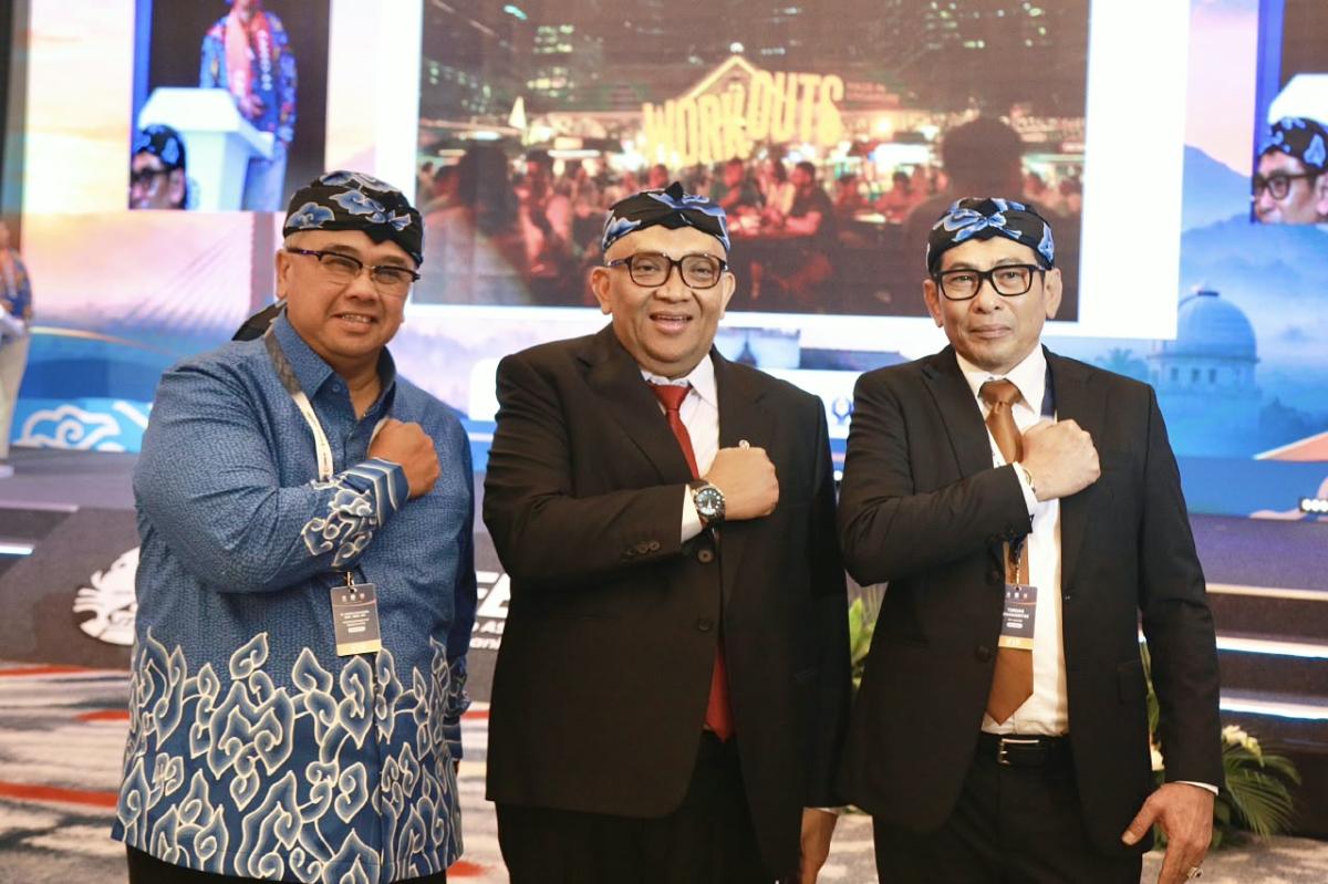 Wamenaker Afriansyah Noor Raih Gelar ASEAN Engineer, Dorong Daya Saing SDM Indonesia